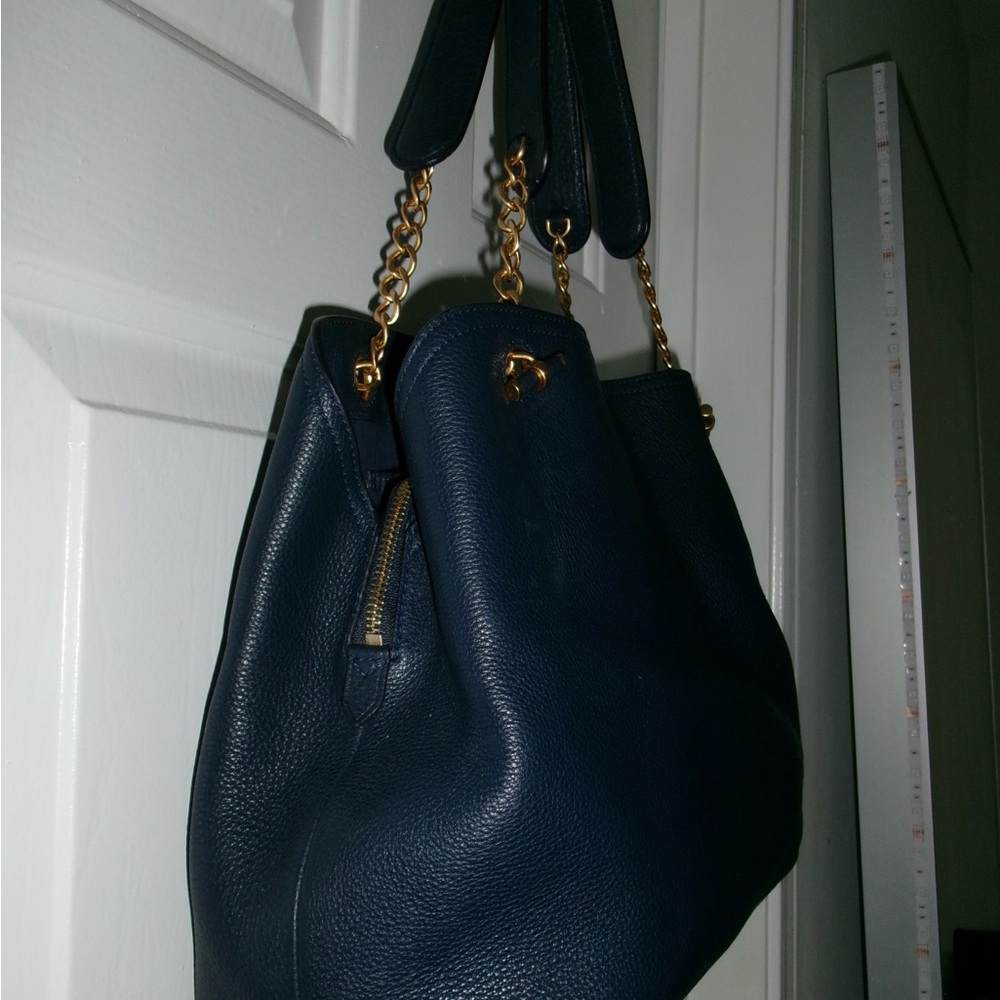 Navy blue Tory‎ Burch
Chelsea Slouchy Tote Handbag leather excellent condition - Picture 5 of 16